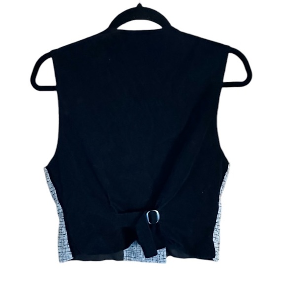 Vintage Women’s Vest with Black Velvet Collar and Accents. No size tag- S/M - Picture 2 of 4